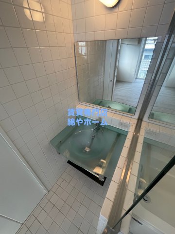 洗面設備　独立洗面台あり、毎朝おしゃれに忙しい女性の方におすすめです