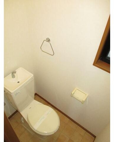 トイレ　落ち着いた色調のトイレです♪