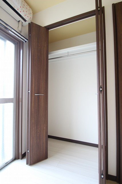 収納　同物件別号室の写真です。