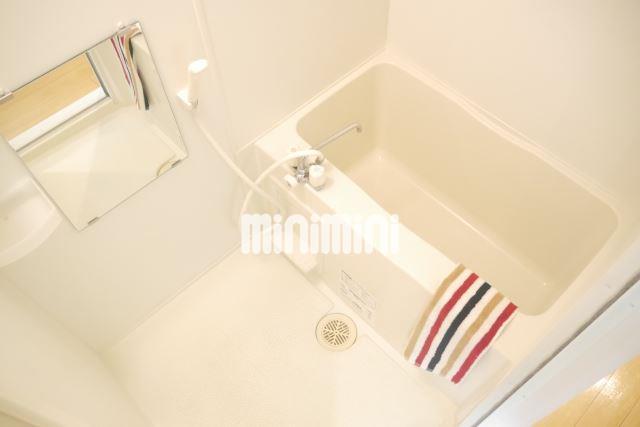 バス・シャワールーム　ミラー付きバスルーム