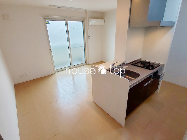 その他　カウンターキッチンは収納棚として小物も設置出来るので大変便利