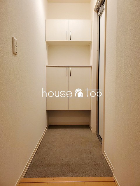 玄関　広々とした玄関！シューズボックス付き♪