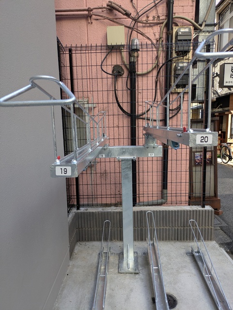 その他共有部分　屋内駐輪場　月額下段５００円（税別）、上段３００円（税別）