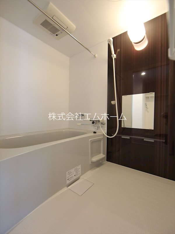 バス・シャワールーム　浴室暖房乾燥機付　追い焚き・オートバス機能付お風呂