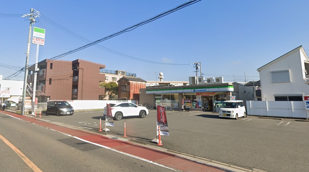 コンビニ　ファミリーマート 中川松葉町店（コンビニ）まで220m