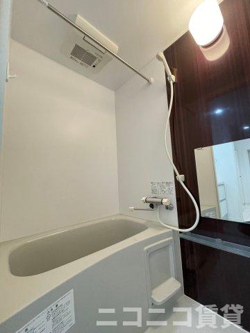 バス・シャワールーム　浴室乾燥機つきで洗濯物も干せます。※モデルルーム