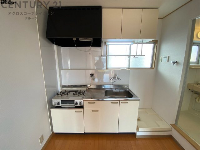 キッチン　キッチンは採光も換気もできる窓付き♪