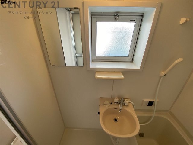 洗面設備　浴室内に洗面台あり！