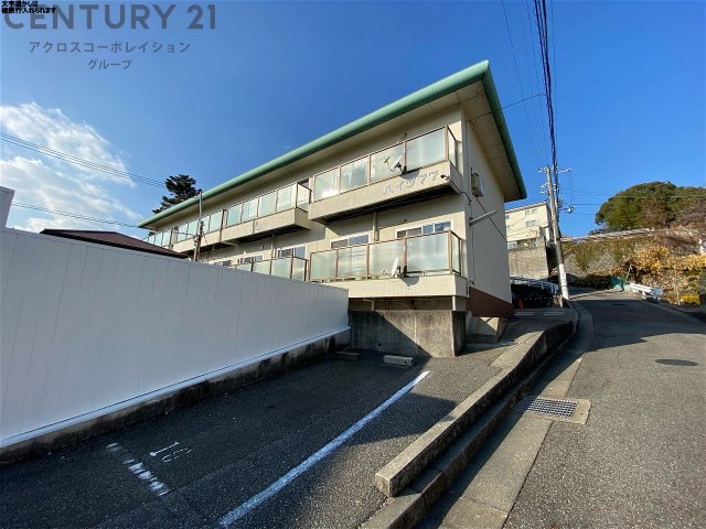 建物外観　防犯カメラ完備☆駐車場あります！