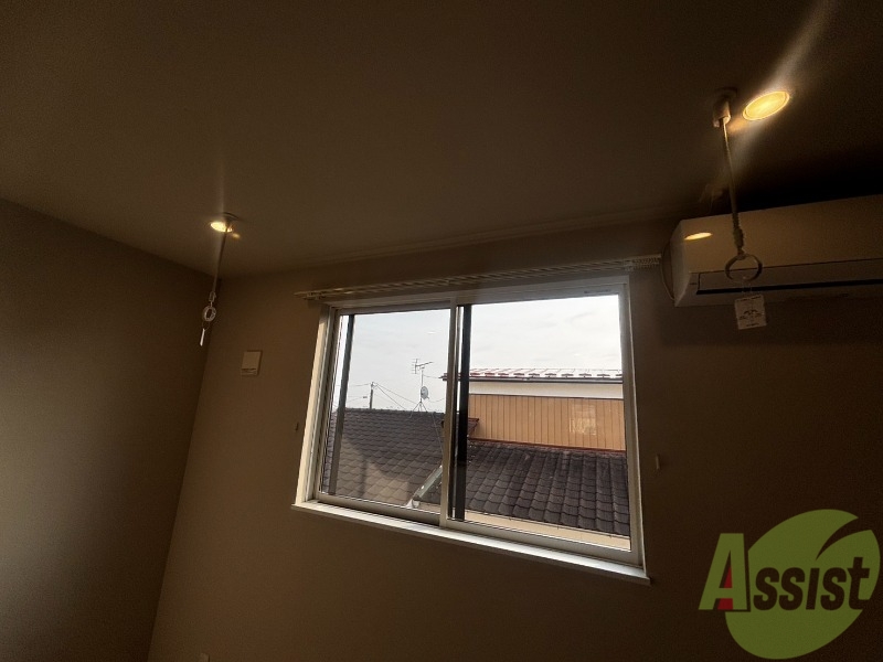 バルコニー　バルコニーはありませんが洗濯物を干すスペースはございます。