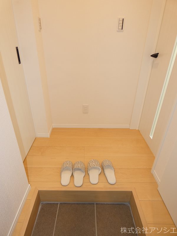 玄関　※写真は同型タイプのイメージになります。