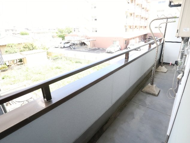 バルコニー　暖かな日差しのふりそそぐバルコニー