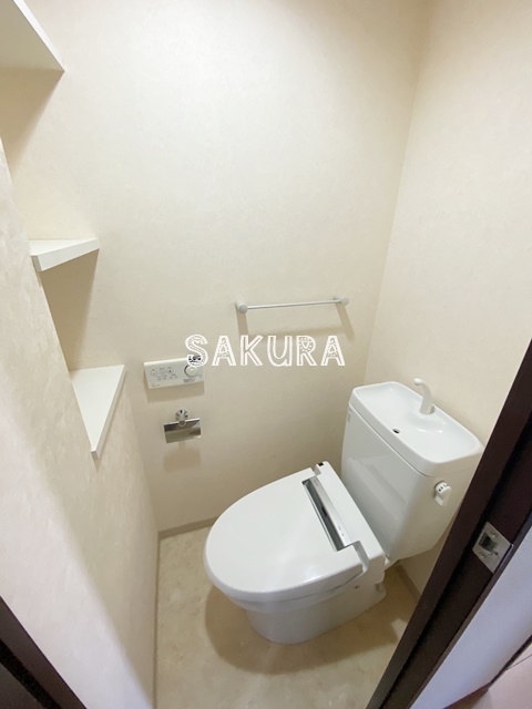 トイレ　嬉しい温水洗浄便座♪