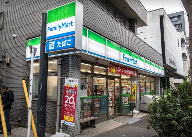 コンビニ　ファミリーマート 杉並下高井戸四丁目店（コンビニ）まで132m