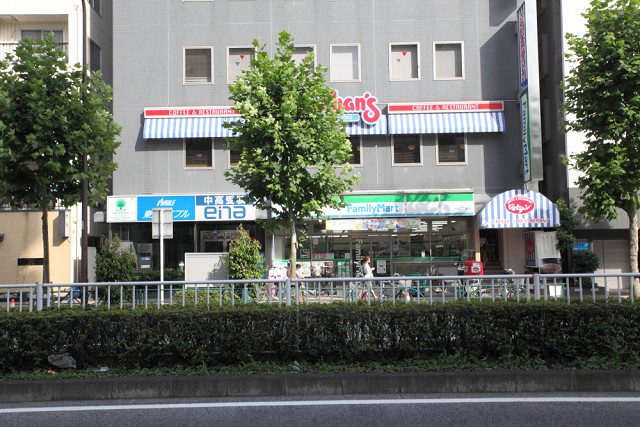 コンビニ　ファミリーマート月島二丁目店（コンビニ）まで63m