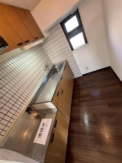 キッチン　玄関