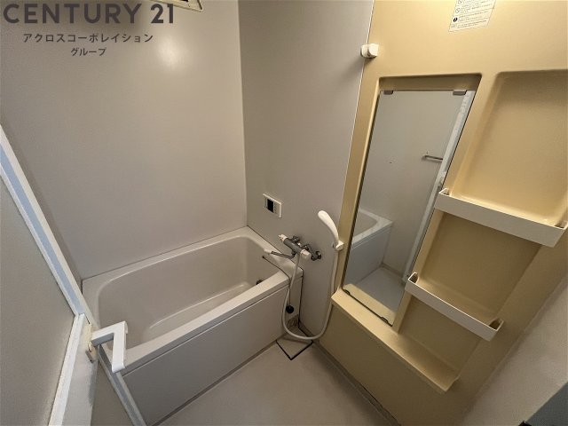 バス・シャワールーム　バストイレセパレートタイプのシンプルな浴室です！