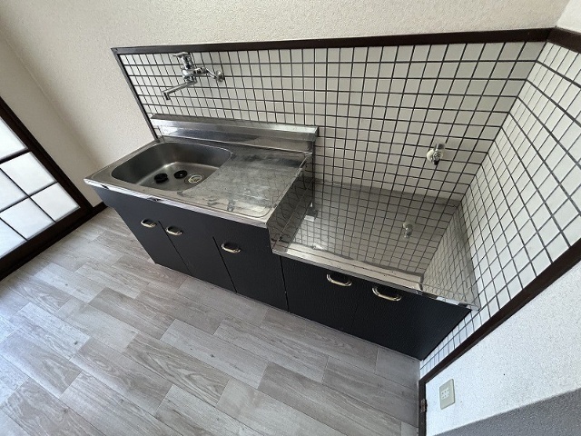 キッチン　※別室同じ間取りの写真。現況を優先します。