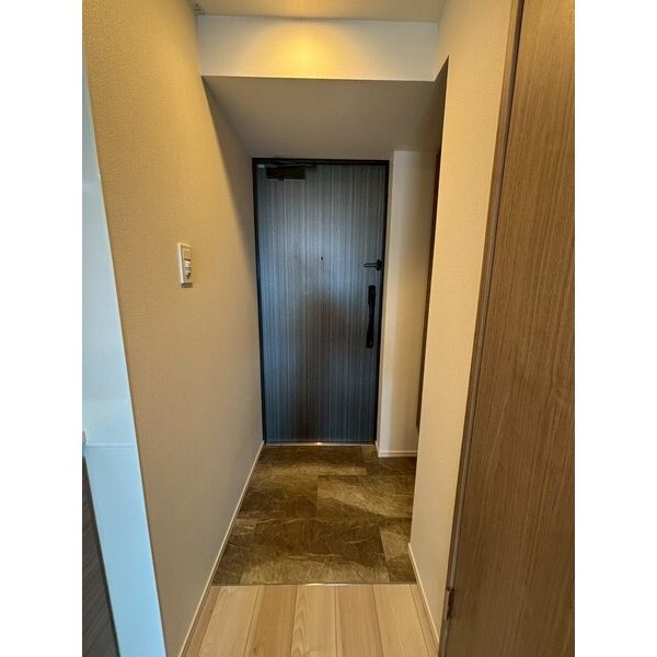 玄関　※別号室の参考写真、現況優先※