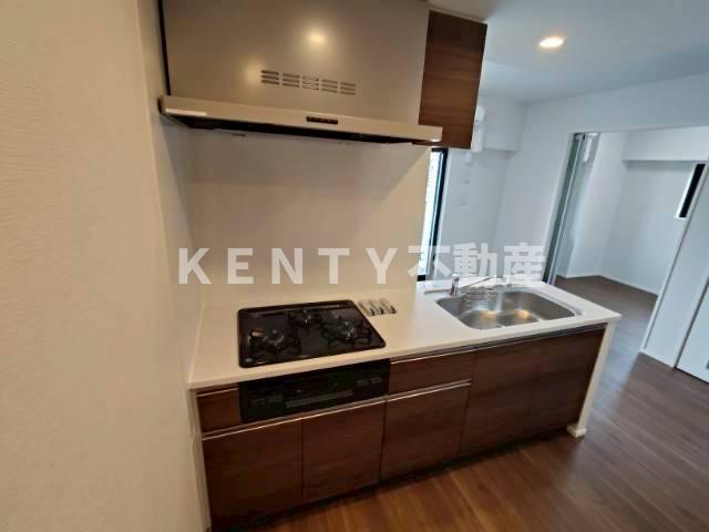 キッチン　コンパクトなキッチンで掃除もラクラク