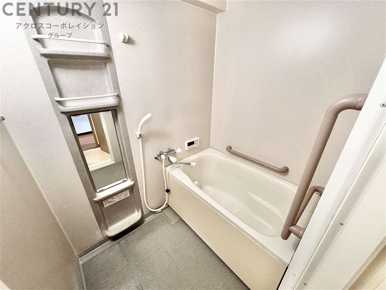 バス・シャワールーム　シンプルで機能的なユニットバスです！