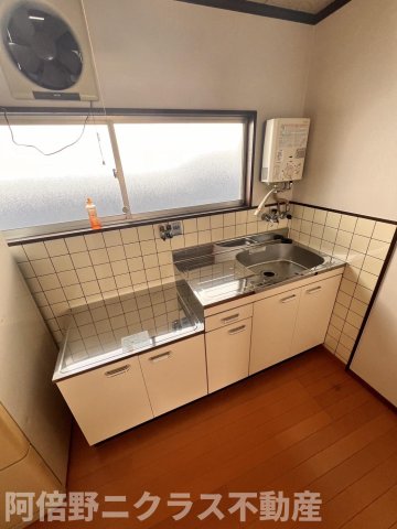 キッチン　内装は別部屋の参考写真です。