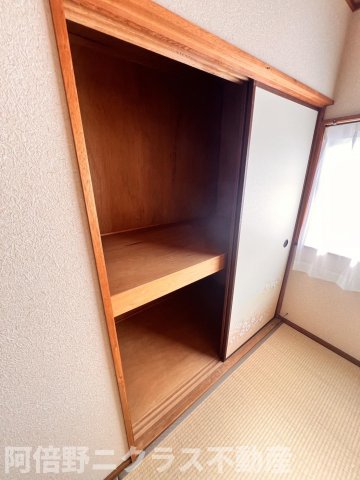 収納　内装は別部屋の参考写真です。