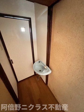 洗面設備　内装は別部屋の参考写真です。