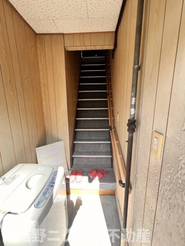 玄関　内装は別部屋の参考写真です。