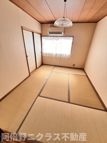 居室・リビング　内装は別部屋の参考写真です。