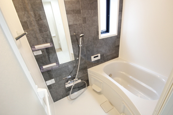 バス・シャワールーム　※別部屋の写真です