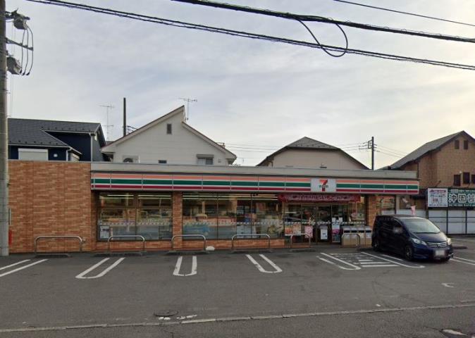 コンビニ　セブンイレブン（コンビニ）まで675m