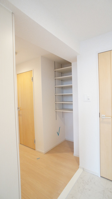 玄関　玄関には靴箱もあるのですっきりおさまりそうですね☆