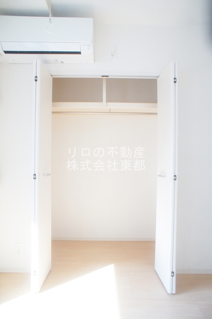収納　増えがちな荷物をスッキリ収納できる大きめクローゼットです♪
