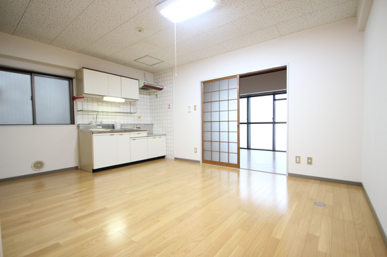 居室・リビング　※別号室のお写真です