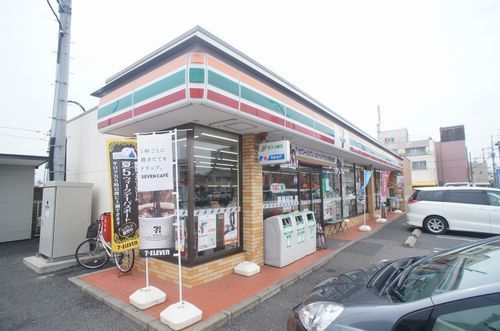 コンビニ　セブンイレブン筑西市役所前店（コンビニ）まで637m