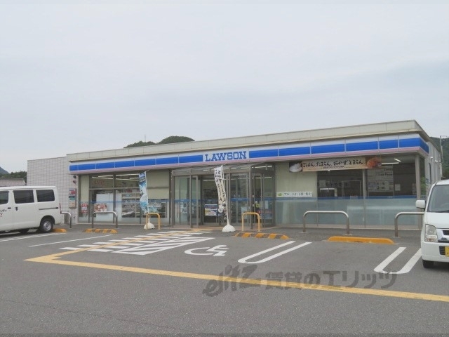 コンビニ　ローソン山南町草部店（コンビニ）まで1800m