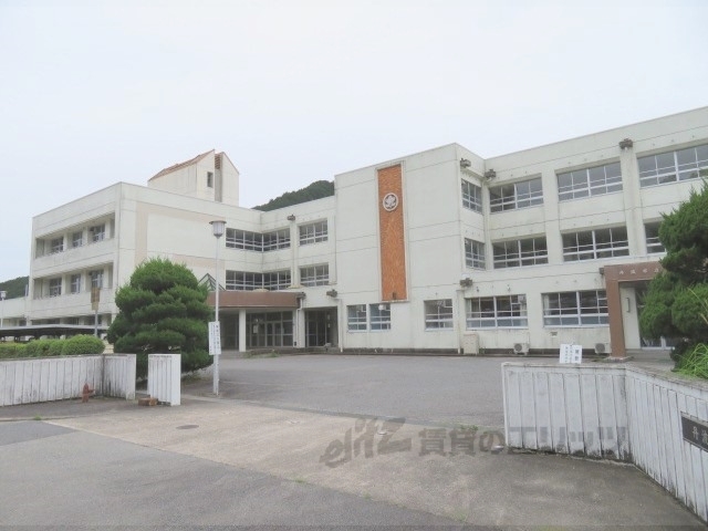 中学校　和田中学校（中学校）まで1500m