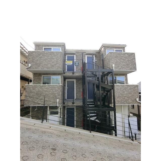 建物外観　重厚感のあるレンガ調の外観です！