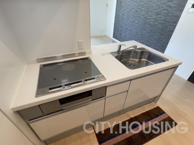 キッチン　※同タイプ部屋の写真です。