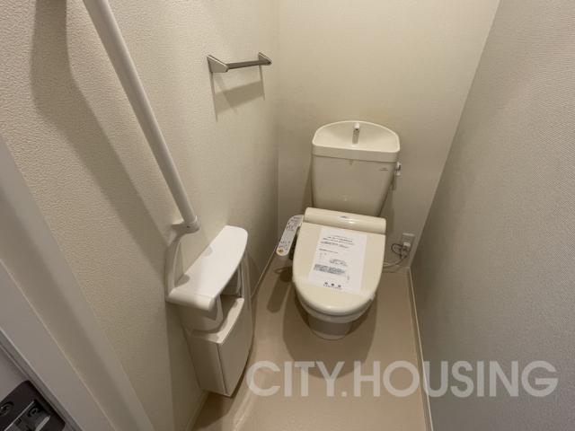 トイレ　※同タイプ部屋の写真です。