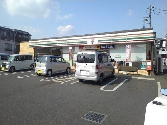 コンビニ　セブンイレブン（コンビニ）まで550m