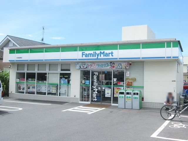 コンビニ　ファミリーマート（コンビニ）まで850m
