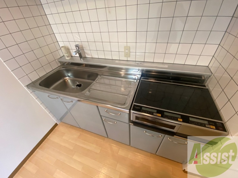 キッチン　キッチンはこちらです。流しが広くて使いやすそうです。