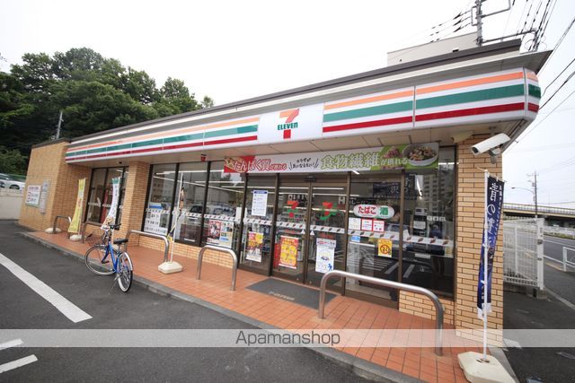 コンビニ　セブンイレブン（コンビニ）まで951m