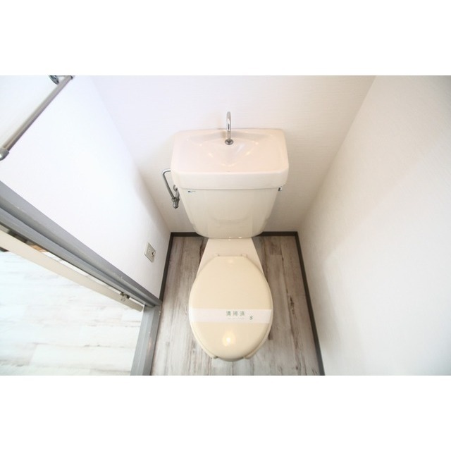 トイレ　窓あり