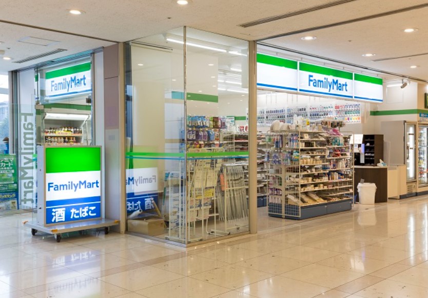 コンビニ　ファミリーマート KSP(サ)店（コンビニ）まで224m