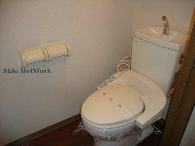 トイレ　温水洗浄便座です