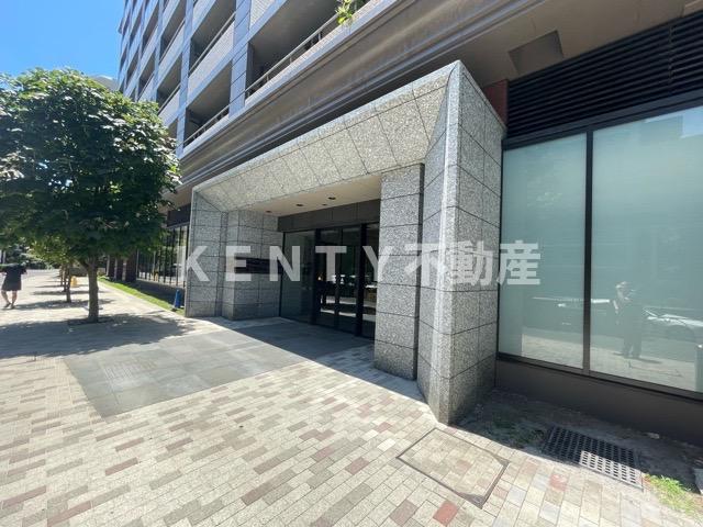 エントランス　落ち着いたエントランスです