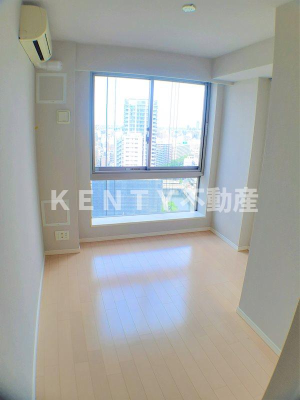 その他部屋・スペース　落ち着いた色調の寝室です